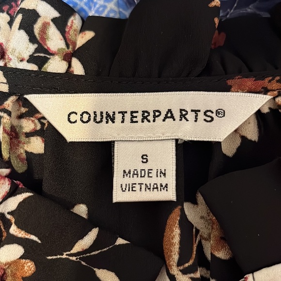 Counterparts floral blouse. - Picture 6 of 8